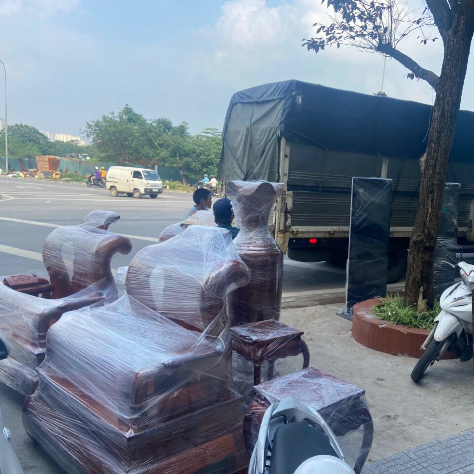Chuyển nhà tại phố Nhật Tân